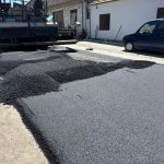 РАДОВИ НА ПРЕСВЛАЧЕЊУ АСФАЛТА У СЕЛУ ОСТРОВО
